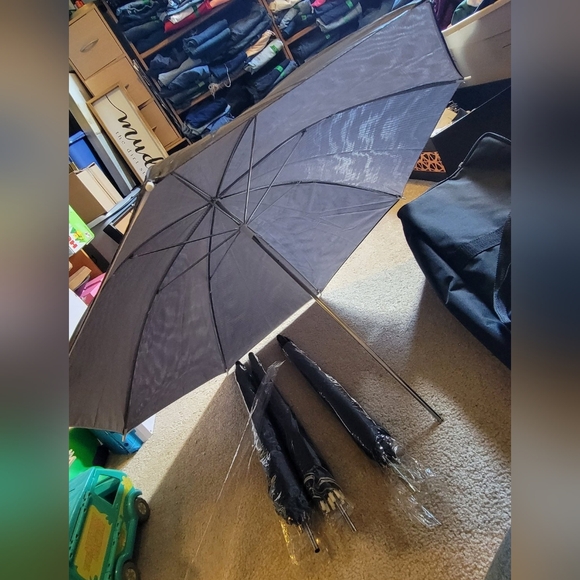 Cowboy Studio Lighting Kit 2 adjustable tripods 80" tall,  8 umbrellas & carryin - Picture 3 of 13